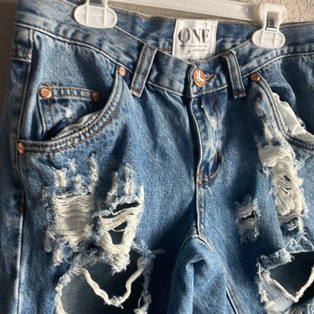 One tablespoon distressed style denim jeans.(24) - Picture 4 of 16